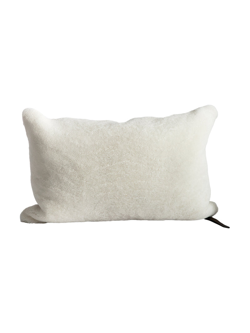 MdV shearling lumbar in white