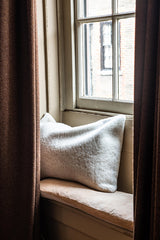 MdV shearling lumbar in white